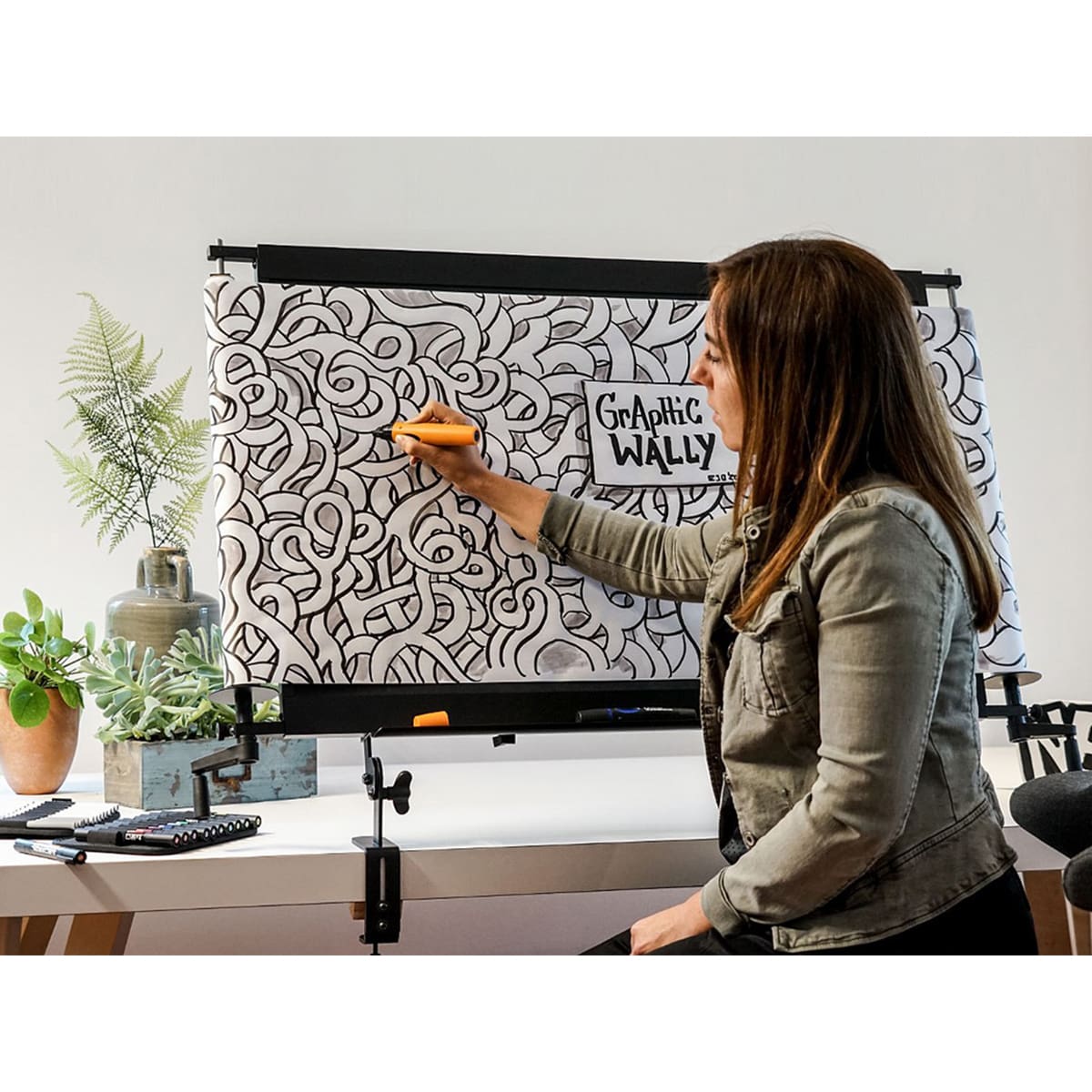 neuland-graphicwally-tafelsystem-mit-endlospapier-neigbar-tischmontage image 1