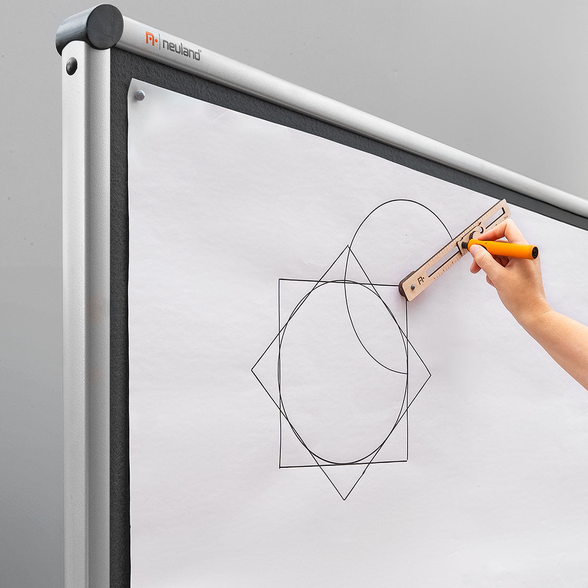 neuland-pinnbarer-zirkel-verstellbar-aus-holz image 3