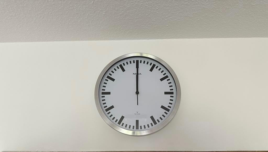 Endlich eine Uhr die man lesen kann